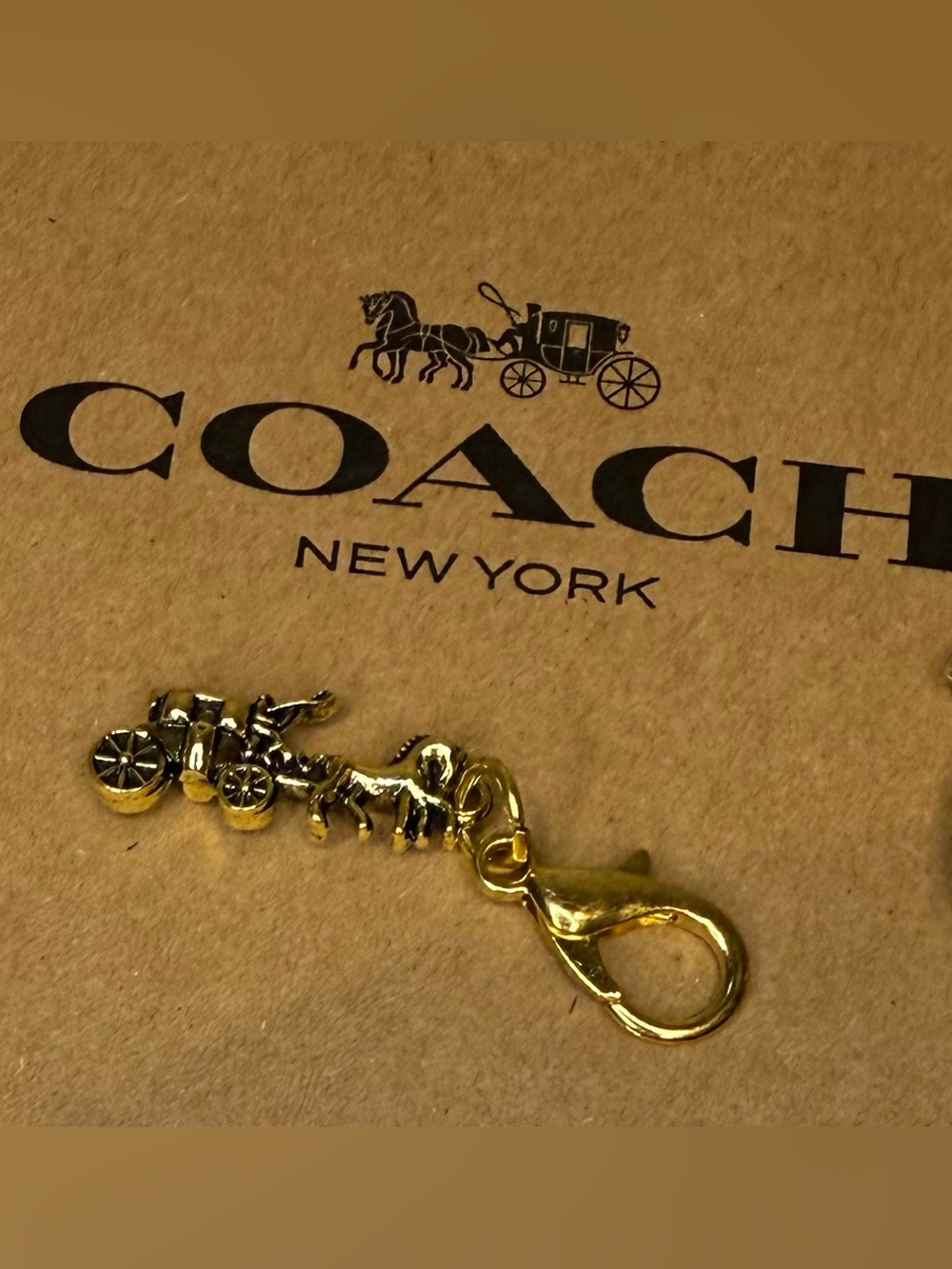 Horse & Carriage Bag Charm Keychain approx 1” Unable to Authenticate